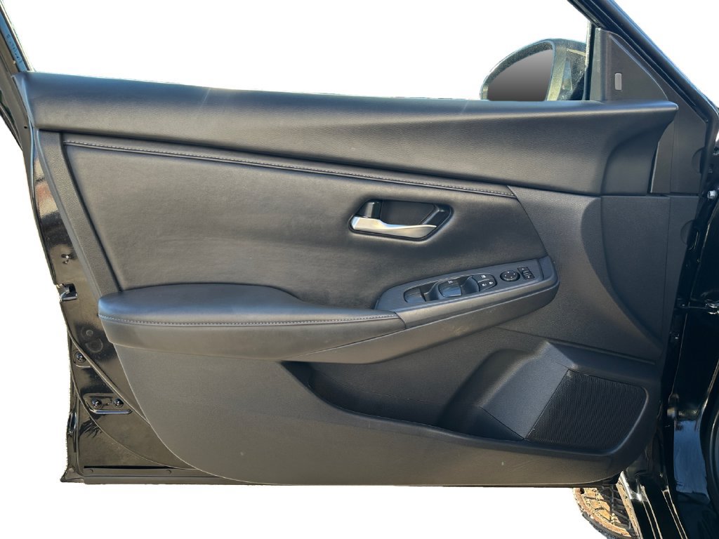Used 2025 Nissan Sentra SV FWD image 17