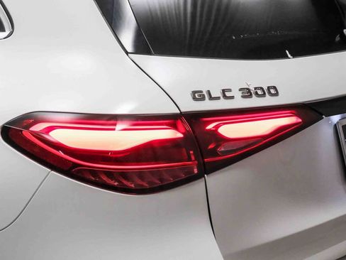 Certified 2025 Mercedes-Benz GLC 300 image 7