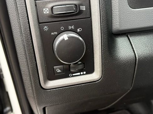 Used 2018 RAM 2500 Tradesman w/ Chrome Appearance Group AWD/4WD image 17
