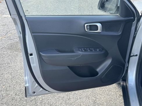 Used 2022 Hyundai Venue SEL w/ Cargo Package image 11