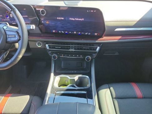 Used 2024 Chevrolet Traverse RS image 5