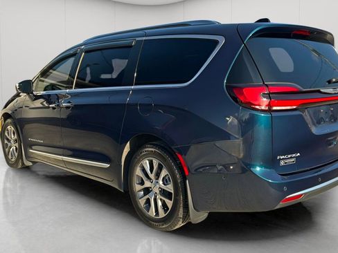 Used 2023 Chrysler Pacifica Pinnacle image 10