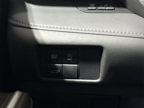 Used 2023 Toyota Highlander XLE image 17