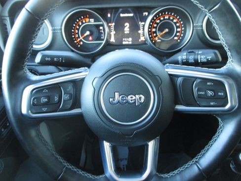 Used 2021 Jeep Wrangler Unlimited Sahara image 21