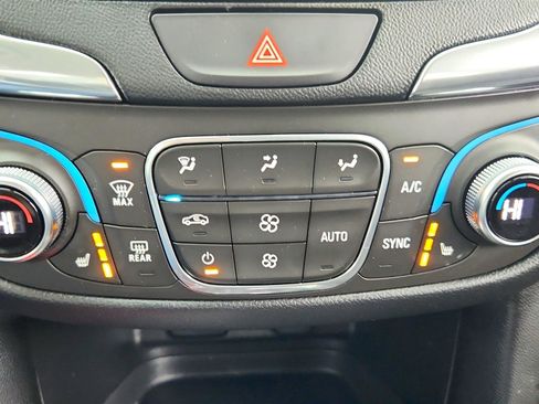 Used 2018 Chevrolet Equinox LT image 38