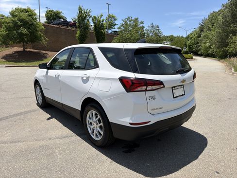 Used 2023 Chevrolet Equinox LS FWD image 7