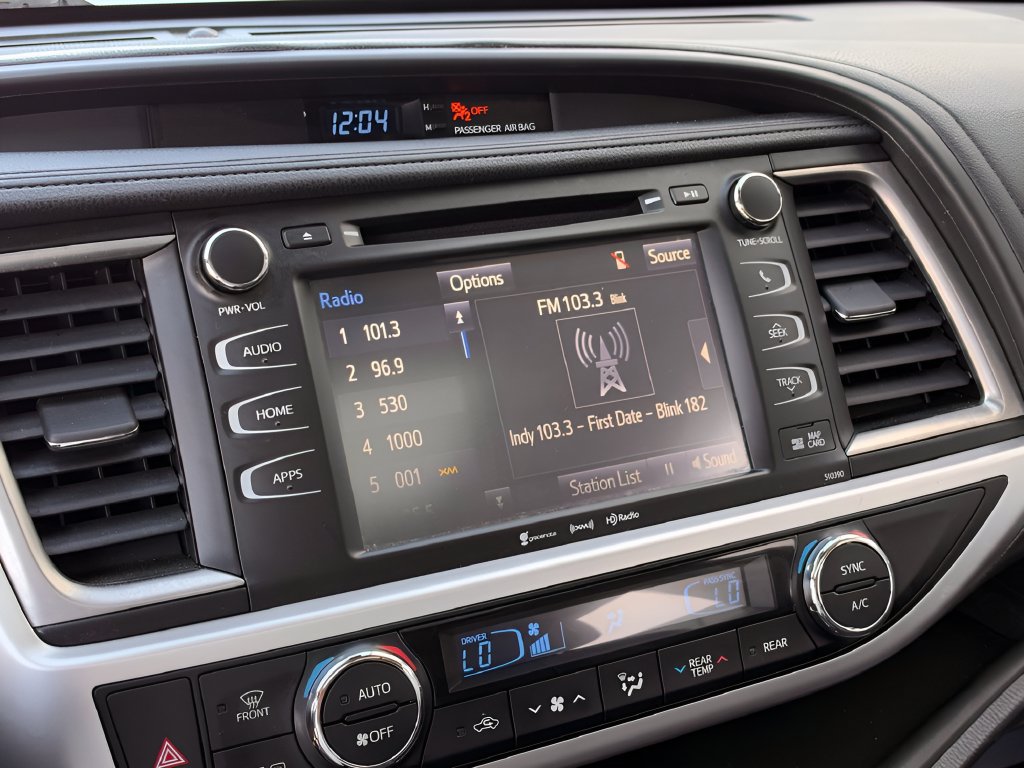 Used 2019 Toyota Highlander XLE AWD/4WD image 31