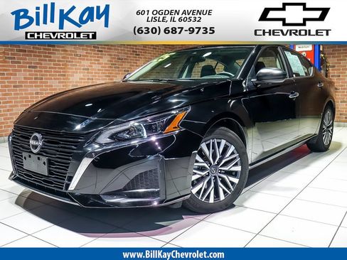 Used 2025 Nissan Altima 2.5 SV FWD image 1