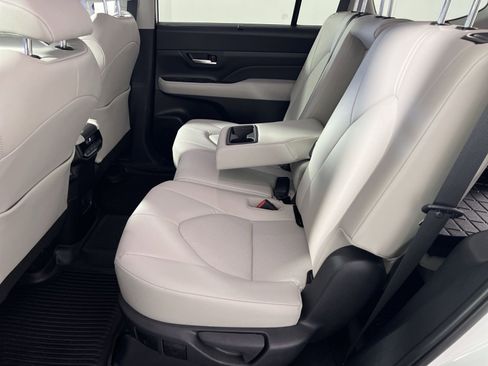 Used 2025 Toyota Grand Highlander AWD image 25