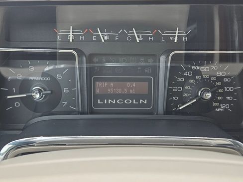 Used 2014 Lincoln Navigator 2WD image 11