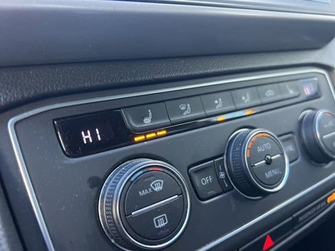 Certified 2020 Volkswagen Atlas Cross Sport SE image 16