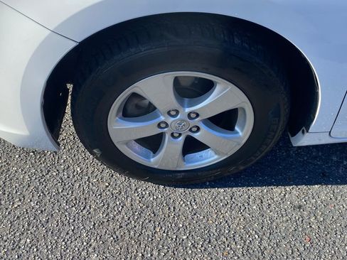 Used 2017 Toyota Sienna L image 19
