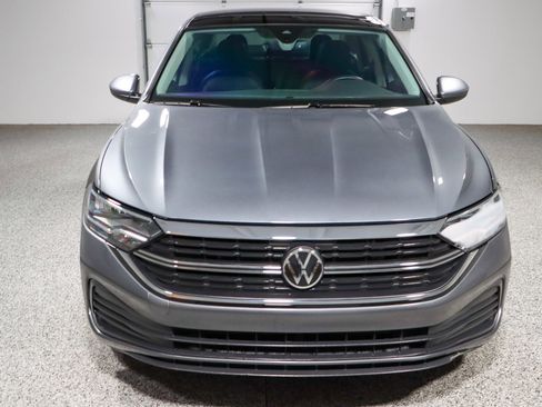 Used 2024 Volkswagen Jetta SE w/ Panoramic Sunroof Package image 4