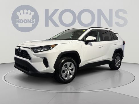 Used 2021 Toyota RAV4 LE FWD image 1