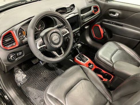Used 2018 Jeep Renegade Trailhawk image 39