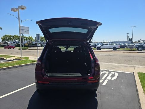 New 2025 Jeep Grand Cherokee Limited w/ Black Appearance Package image 14