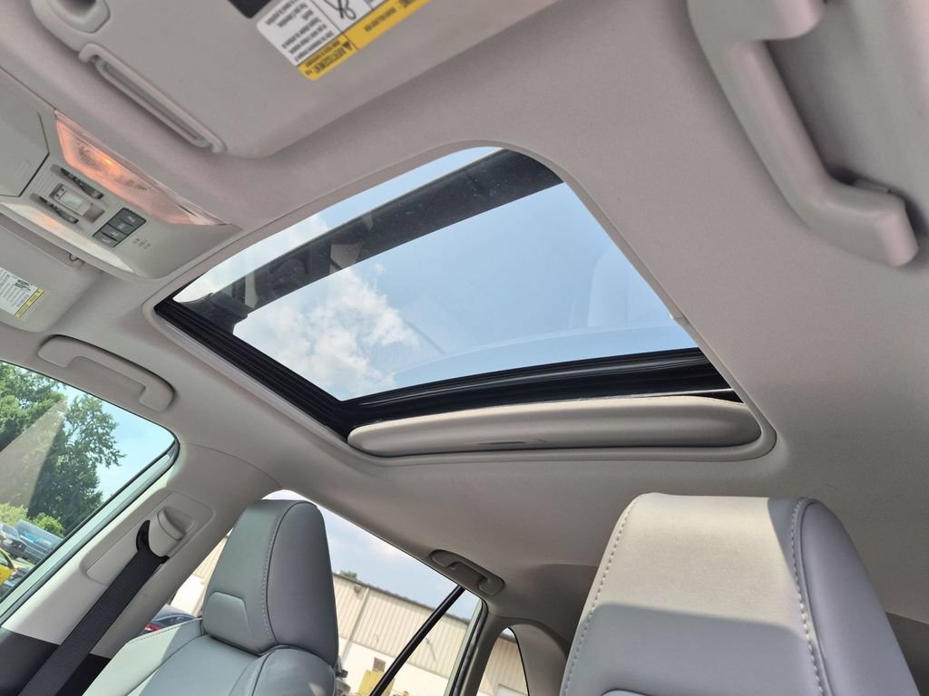 Used 2021 Toyota RAV4 XLE Premium FWD image 28