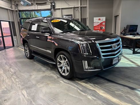 Used 2016 Cadillac Escalade Luxury image 1