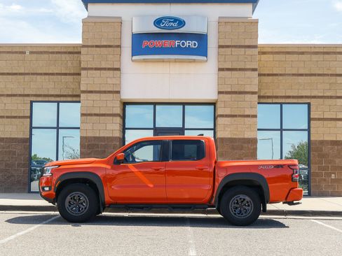 Used 2025 Nissan Frontier PRO-4X AWD/4WD image 9