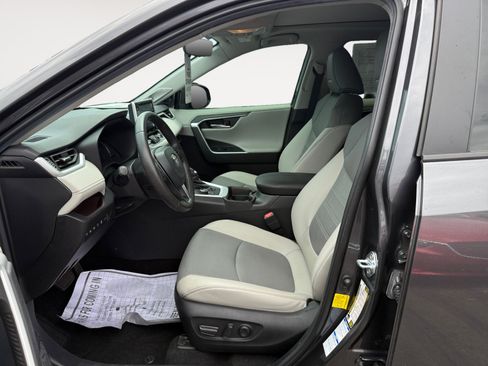 Used 2021 Toyota RAV4 Limited AWD/4WD image 9