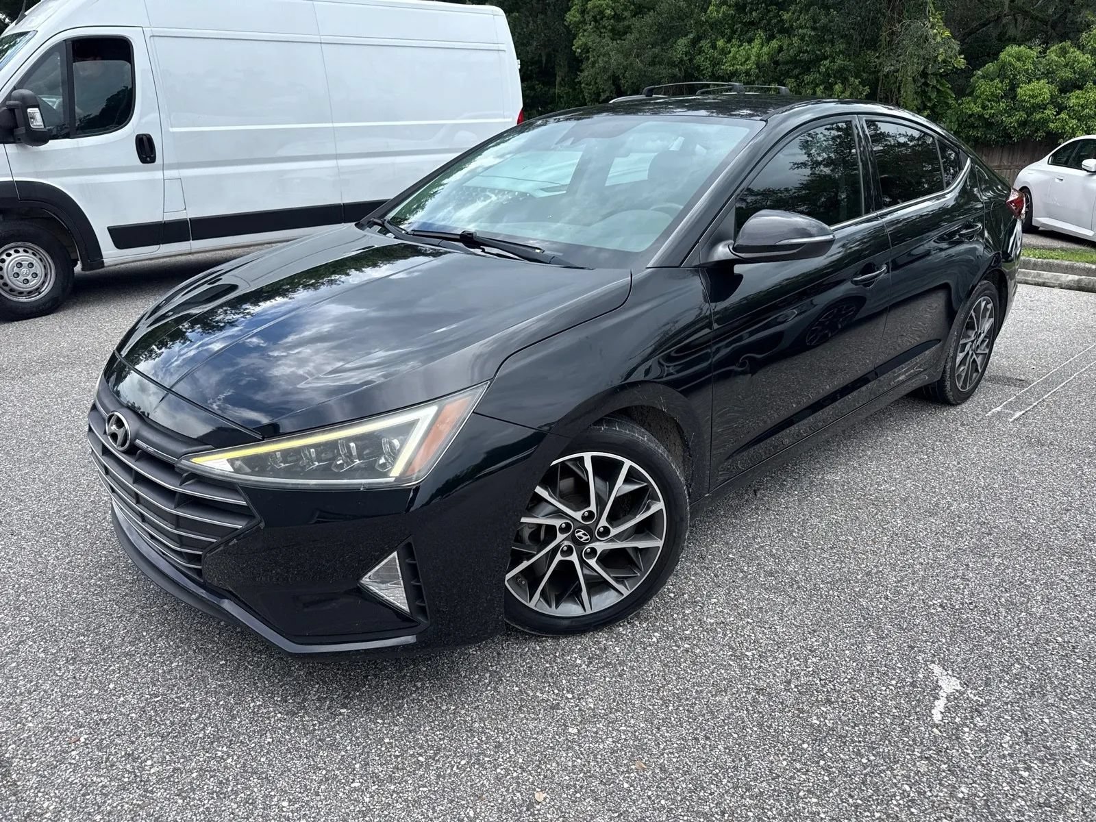 Used 2019 Hyundai Elantra Limited w/ Cargo Package FWD image 2