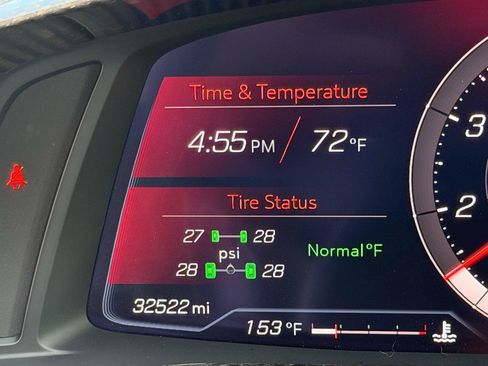 Used 2022 Chevrolet Corvette Stingray Preferred Cpe w/ Z51 Performance Package RWD image 17