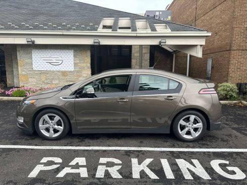 Used 2014 Chevrolet Volt Premium w/ Premium Trim Package FWD image 6
