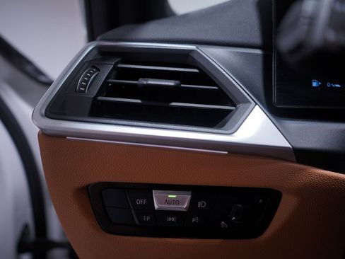 Used 2023 BMW 330i Sedan w/ Driving Assistance Package image 19