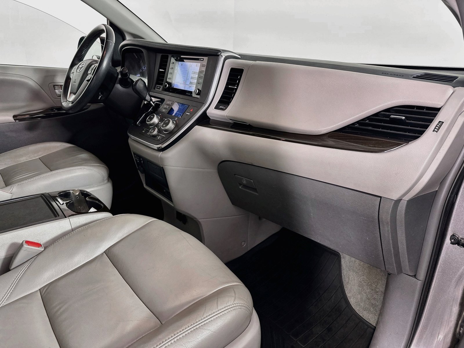Used 2018 Toyota Sienna XLE Premium AWD/4WD image 31
