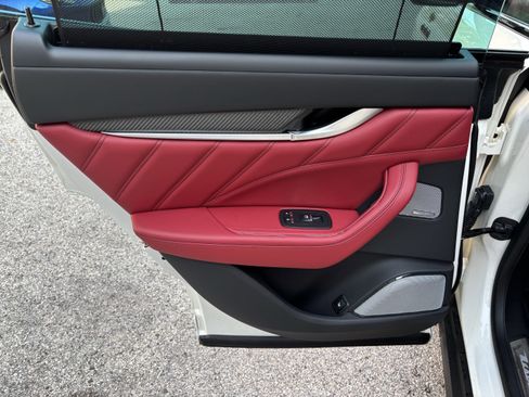 Used 2023 Maserati Levante Trofeo image 23