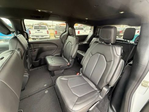 New 2026 Chrysler Pacifica Select w/ S Appearance Package image 15
