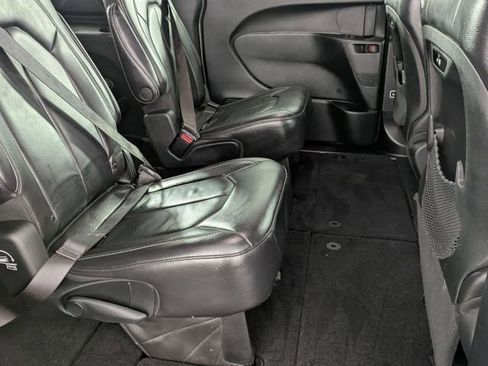 Used 2021 Chrysler Pacifica Touring-L w/ S Appearance Package AWD/4WD image 29