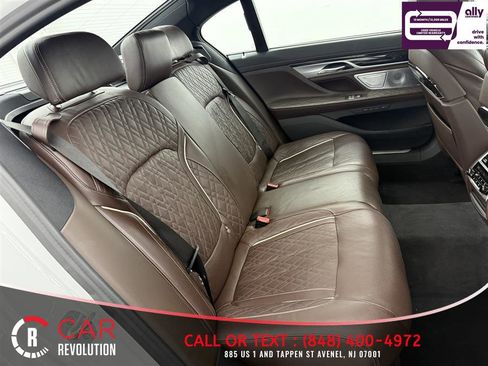 Used 2021 BMW 750i xDrive w/ Luxury Rear Seating Package image 31