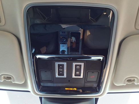 Used 2020 Land Rover Range Rover HSE image 22