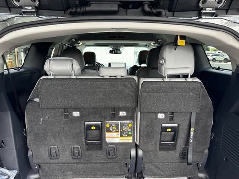Used 2026 Toyota Sienna XLE FWD image 6