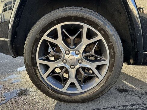 Used 2019 Jeep Grand Cherokee Overland image 24