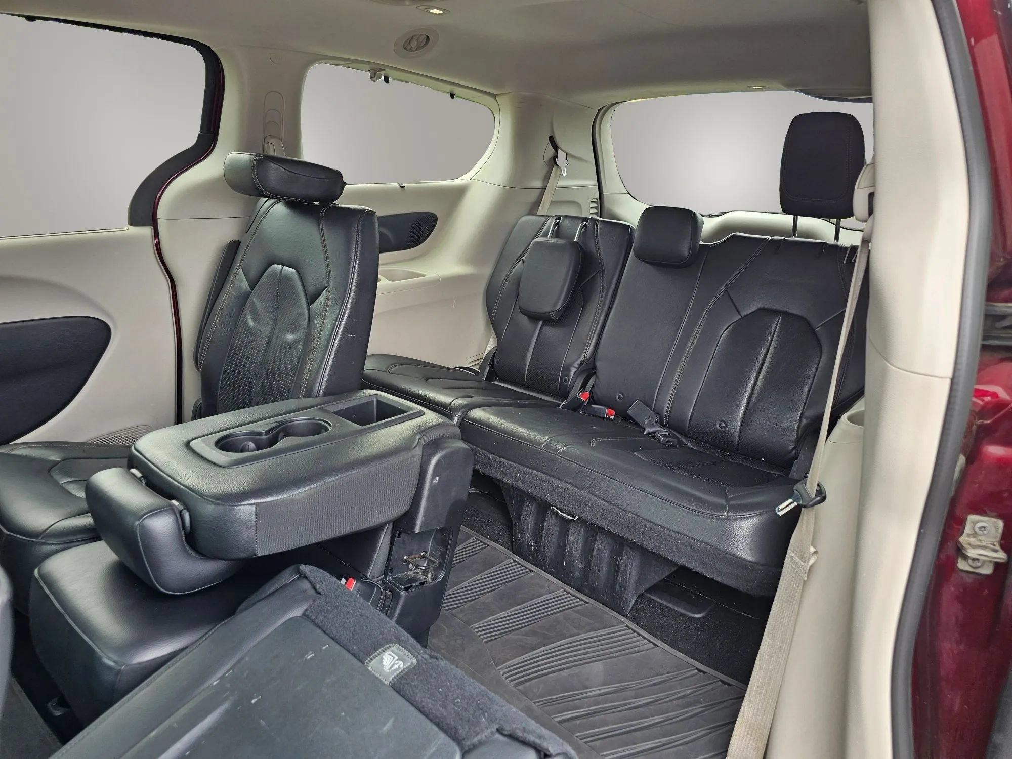 Used 2017 Chrysler Pacifica Touring-L Plus FWD image 6