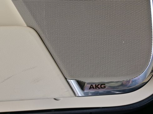 Used 2025 Cadillac Escalade Sport Platinum w/ LPO, ONYX Package image 29