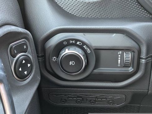 Used 2025 Jeep Wrangler Unlimited Rubicon image 23