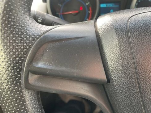 Used 2014 Chevrolet Cruze LS image 17