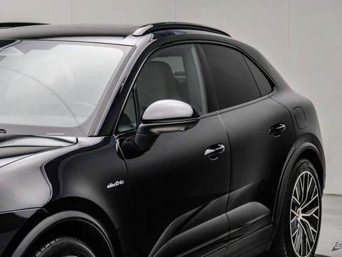 Used 2025 Porsche Macan 4 Electric AWD/4WD image 27