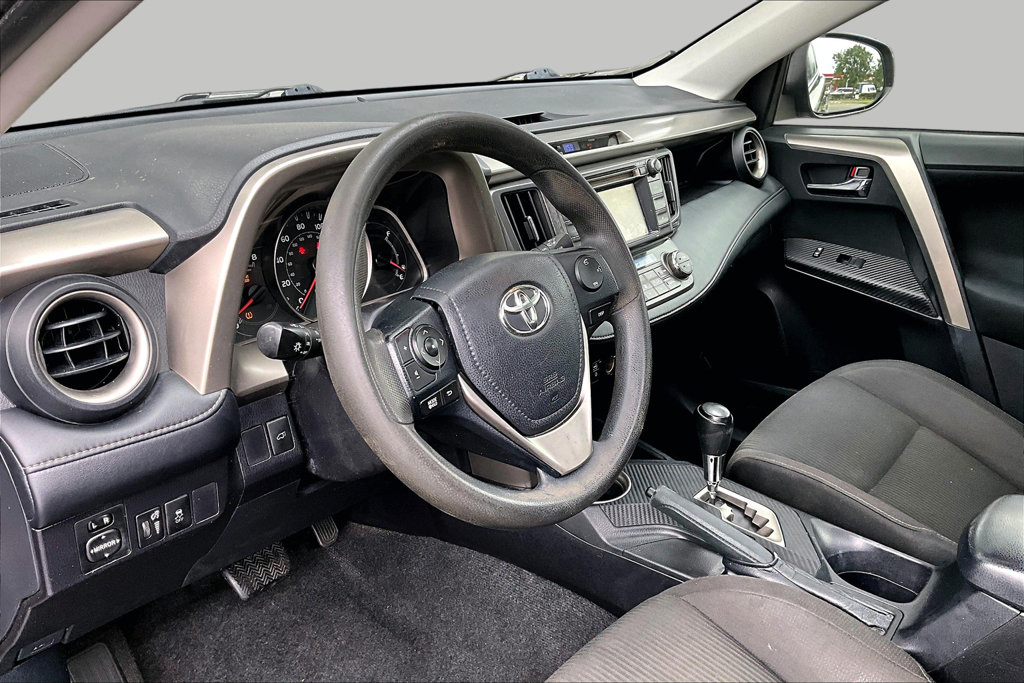 Used 2015 Toyota RAV4 XLE FWD image 17