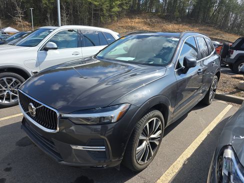 Used 2022 Volvo XC60 B5 Momentum w/ Advanced Package image 4