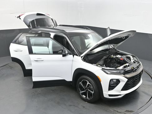 Used 2021 Chevrolet TrailBlazer RS w/ Sun and Liftgate Package FWD image 38
