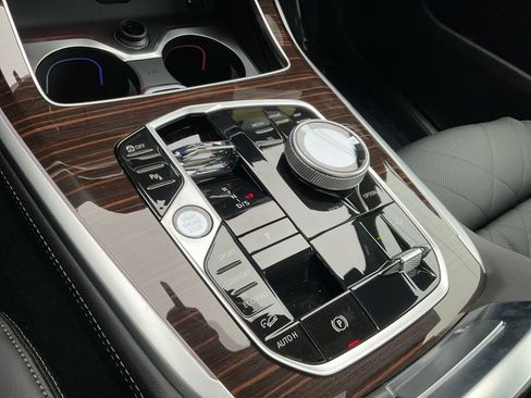 Used 2026 BMW X7 xDrive40i w/ Executive Package AWD/4WD image 19