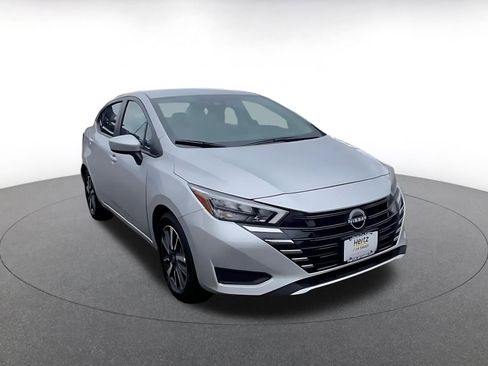 Used 2025 Nissan Versa SV FWD image 3