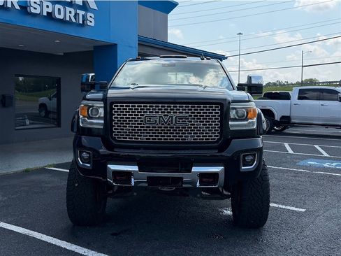 Used 2016 GMC Sierra 2500 Denali w/ Duramax Plus Package AWD/4WD image 9