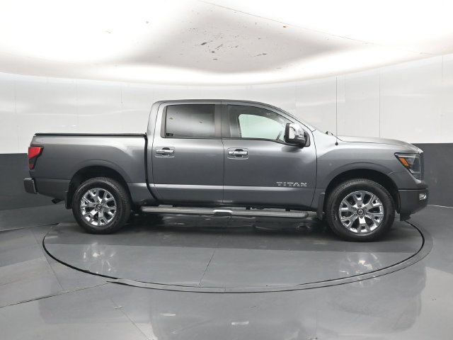 Used 2021 Nissan Titan SL w/ Moonroof Package AWD/4WD image 33