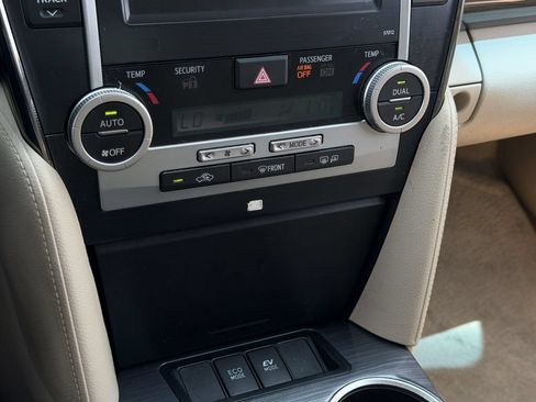 Used 2012 Toyota Camry XLE w/ Convenience Pkg FWD image 21