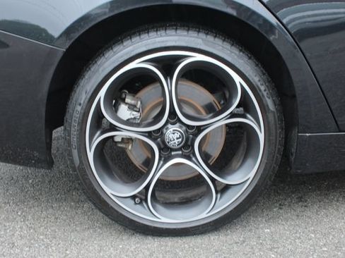 Used 2024 Alfa Romeo Giulia Ti AWD/4WD image 36